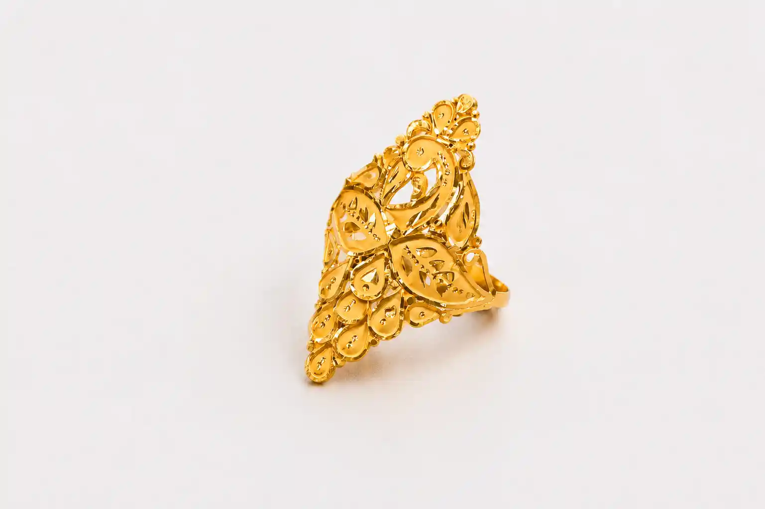 Ashiqe Ladies Gold Ring