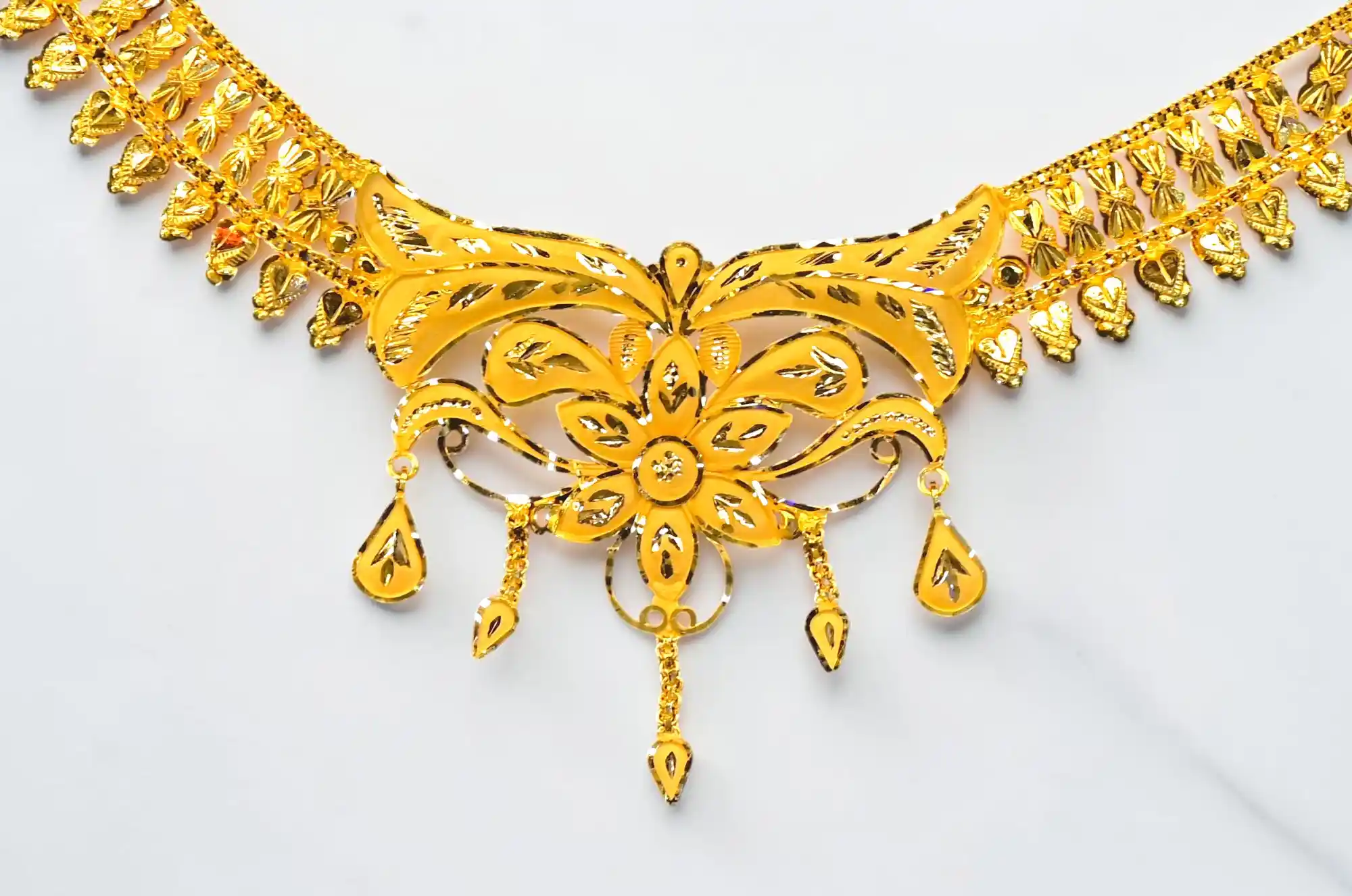 Ashiqe Stunning Creation Gold Necklace