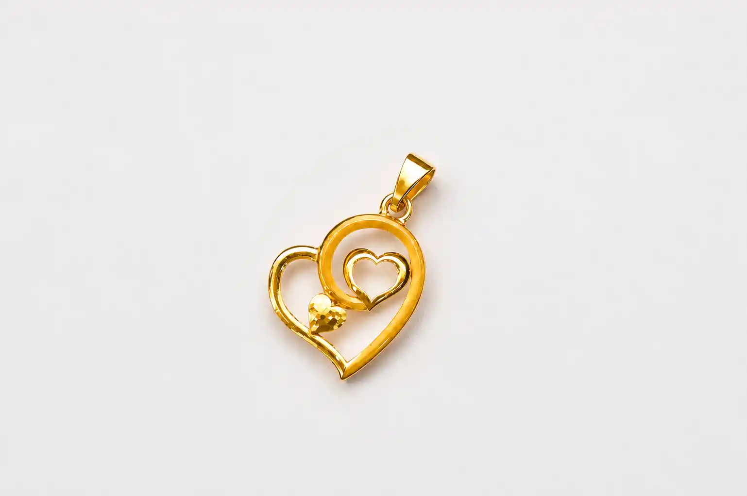 Ashiqe Elegantly Crafted Gold Locket