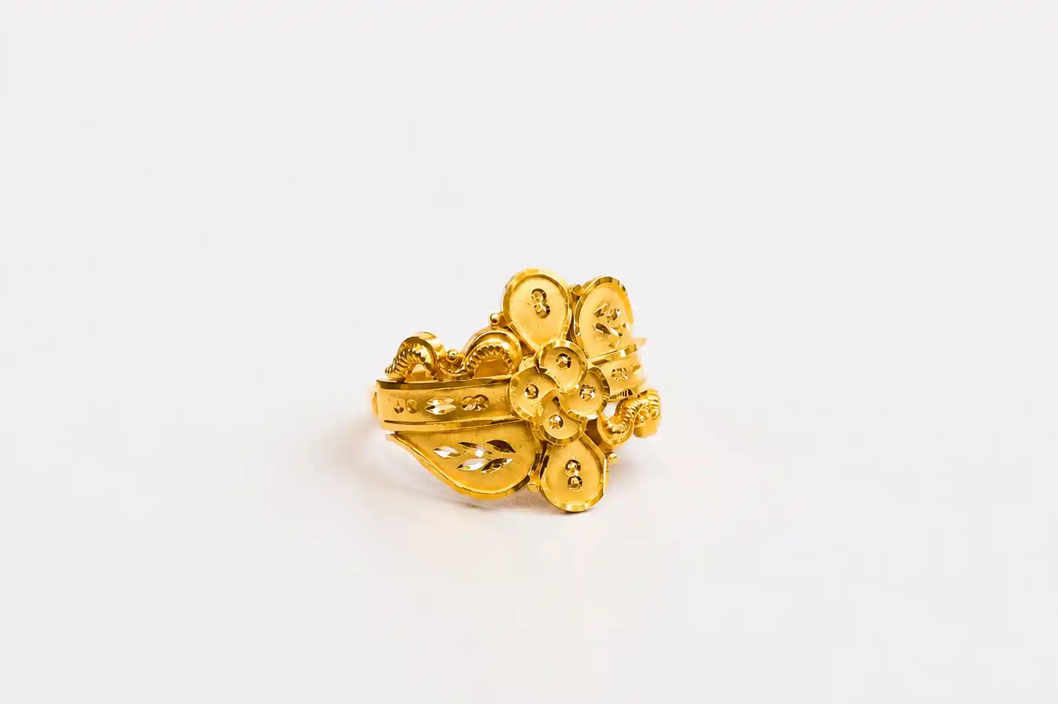 Ashiqe Stylish Ladies Gold Ring