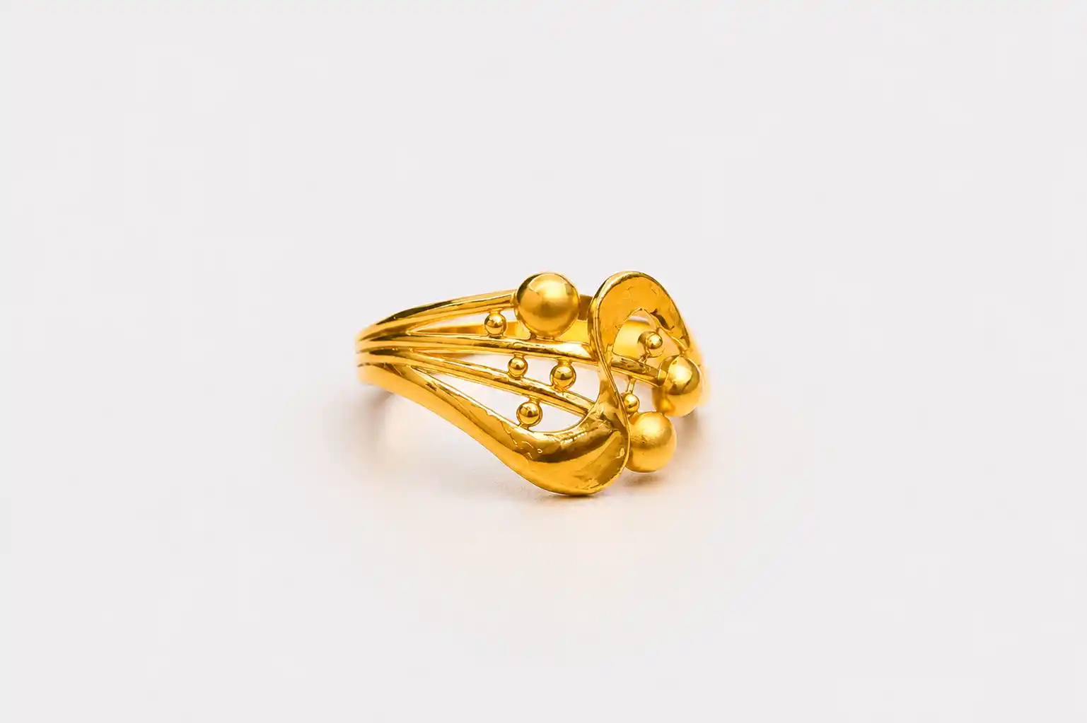 Ashiqe Brilliant Gold Ladies Ring