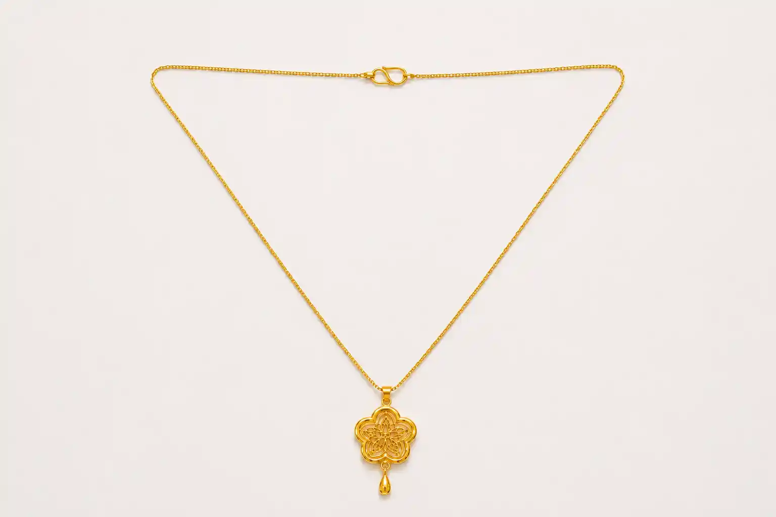 Ashiqe Luxurious Shine Gold Chain