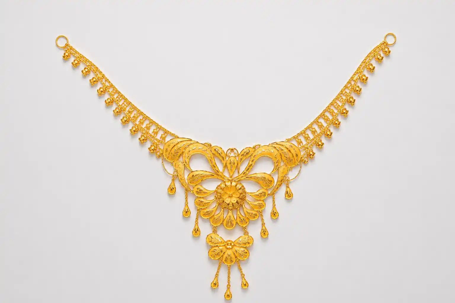 Ashiqe Polished Graceful Necklace