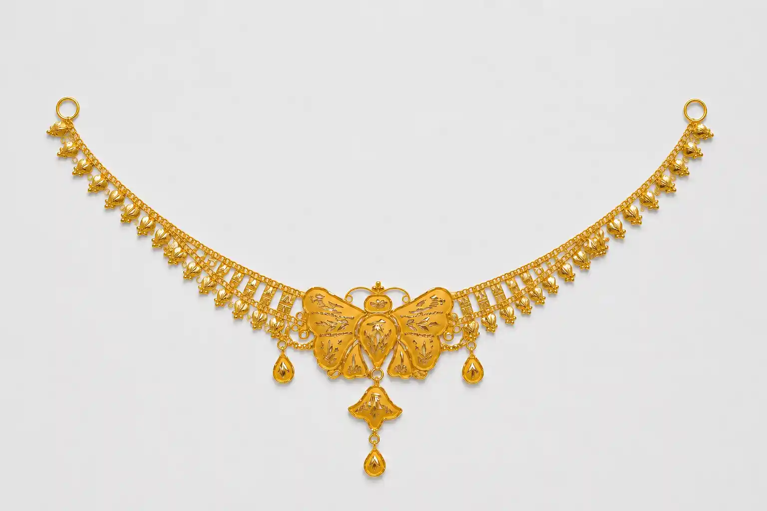 Ashiqe Graceful Detailing Necklace