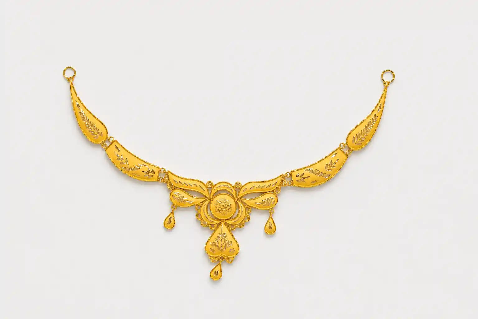 Ashiqe Radiant Detailing Necklace