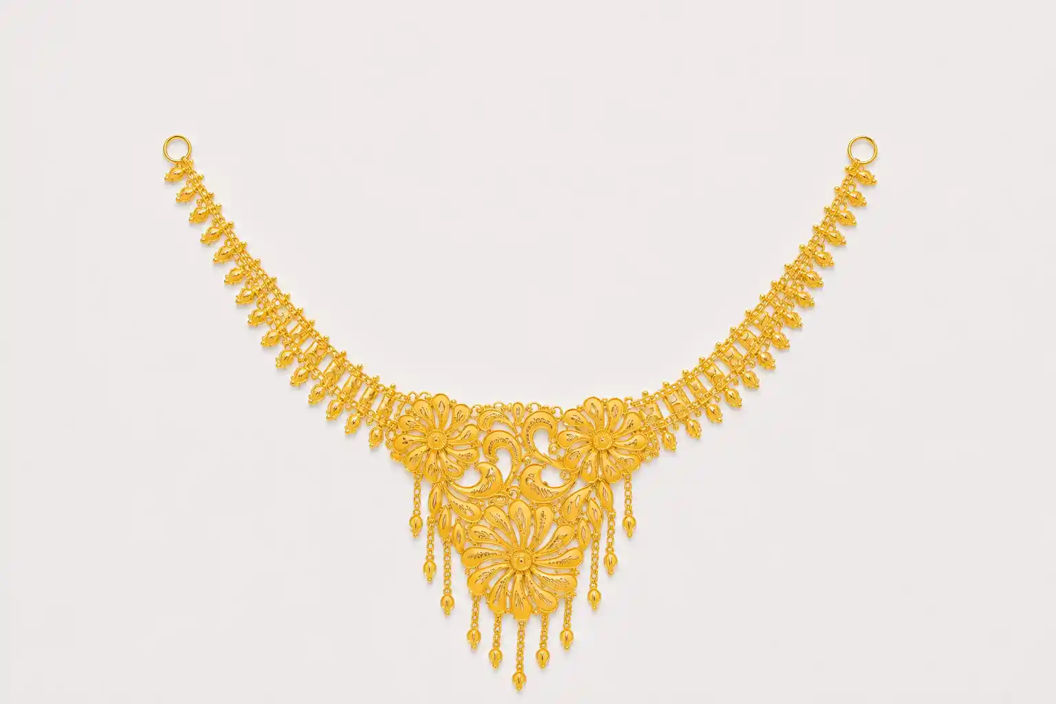 Ashiqe Sophisticated Shiny Necklace