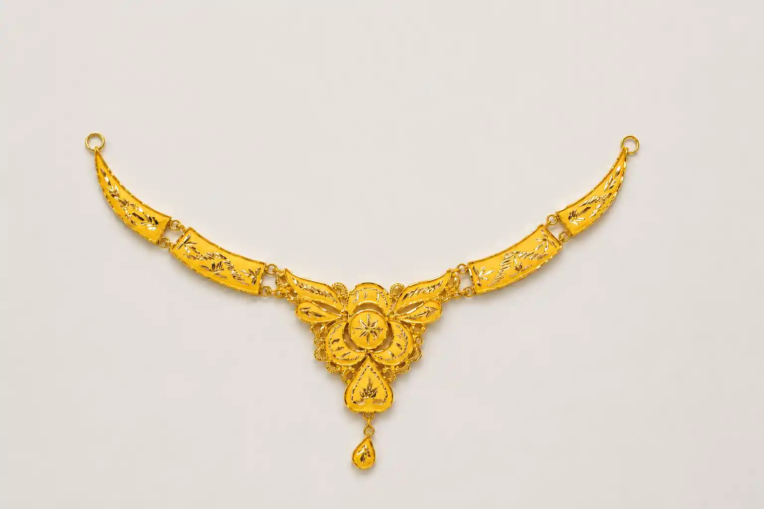 Ashiqe Refined Detailed Necklace