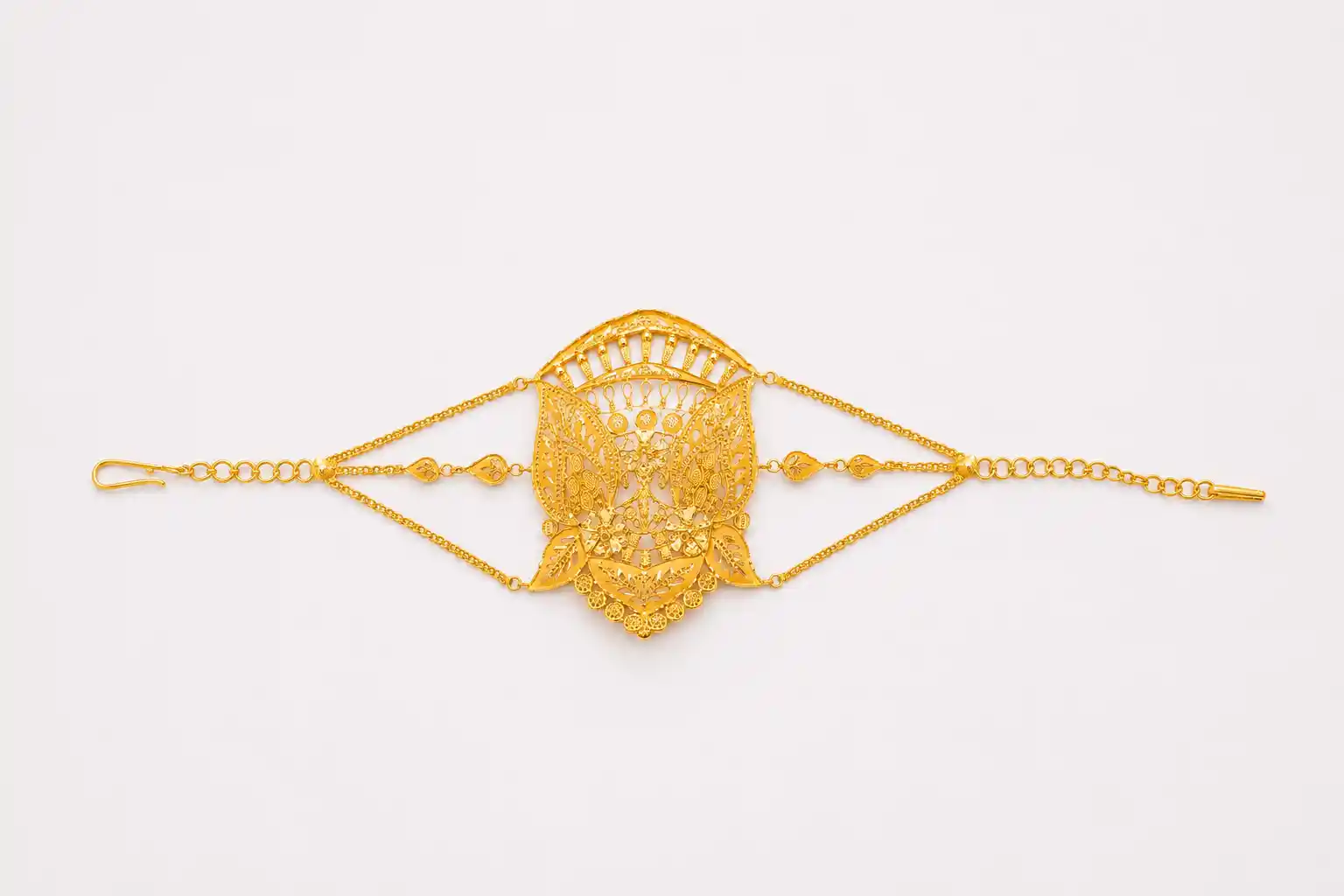 Ashiqe Perfect Blend Of Traditional Gold Mantasa